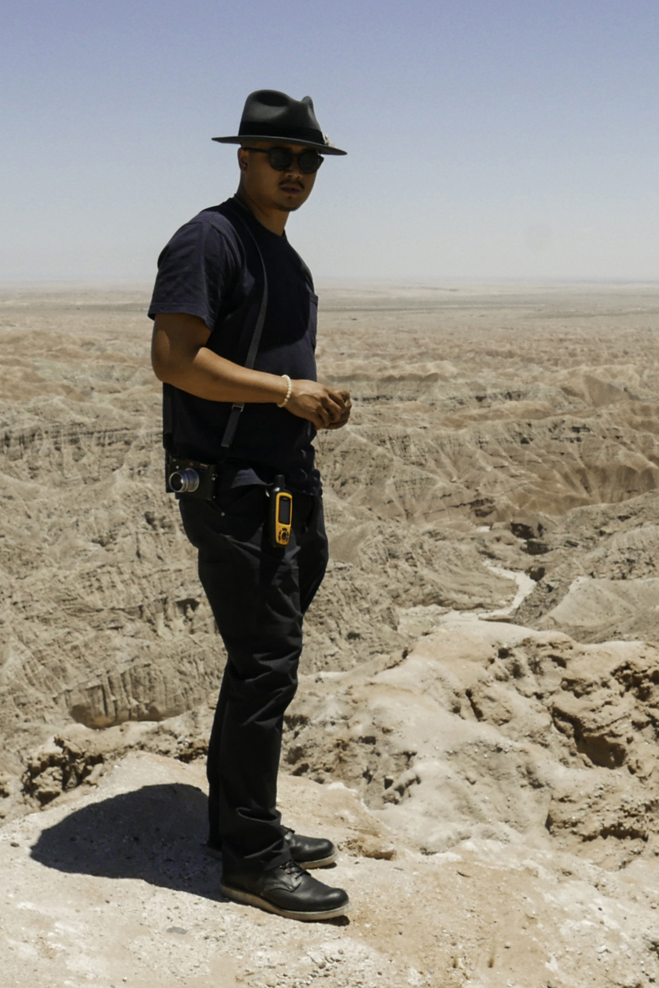Man wearing summerblack and sunglasses in the desert