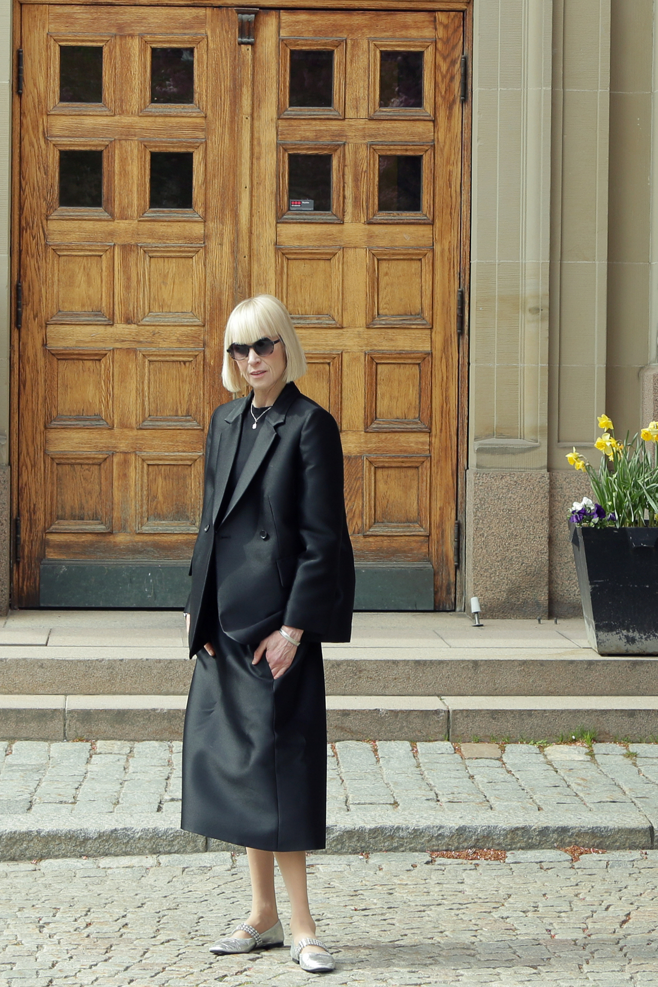 Woman wearing summer black and sunglasses