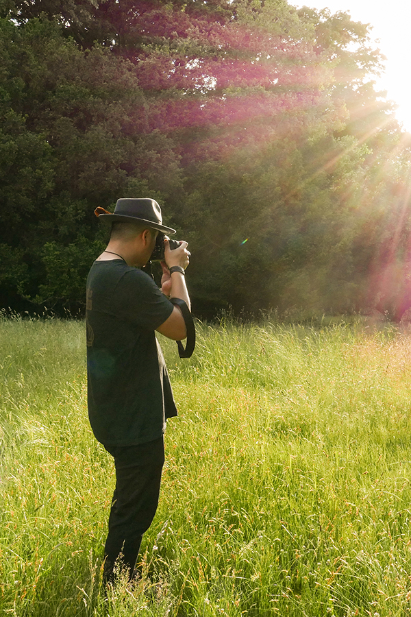 JPD photograping on green field