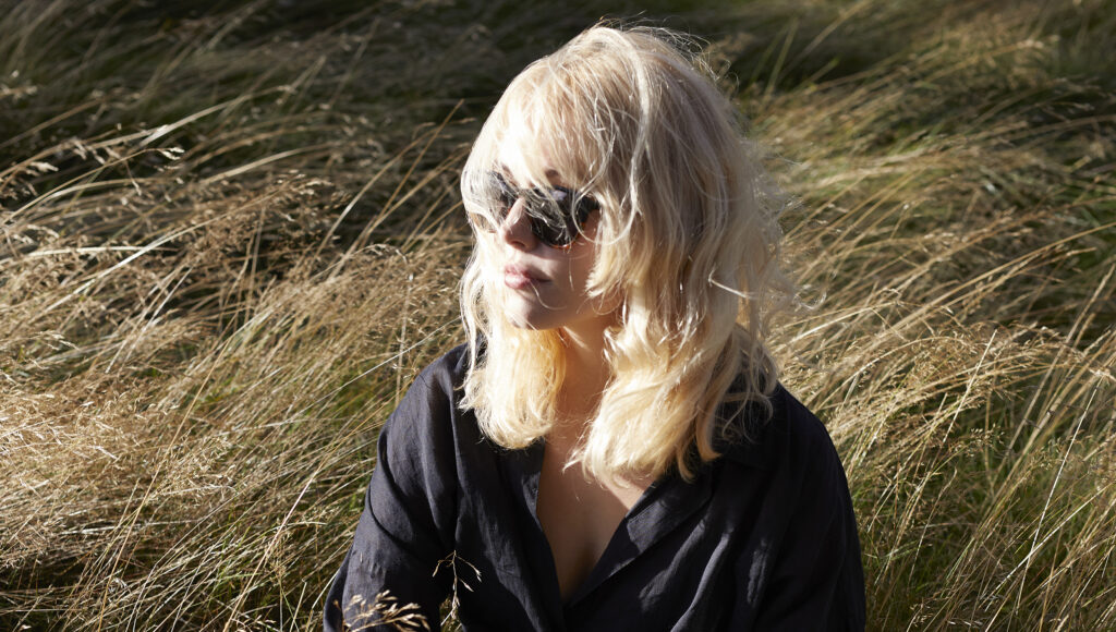 Woman wearing Skaulo sunglasses, field, outdoor