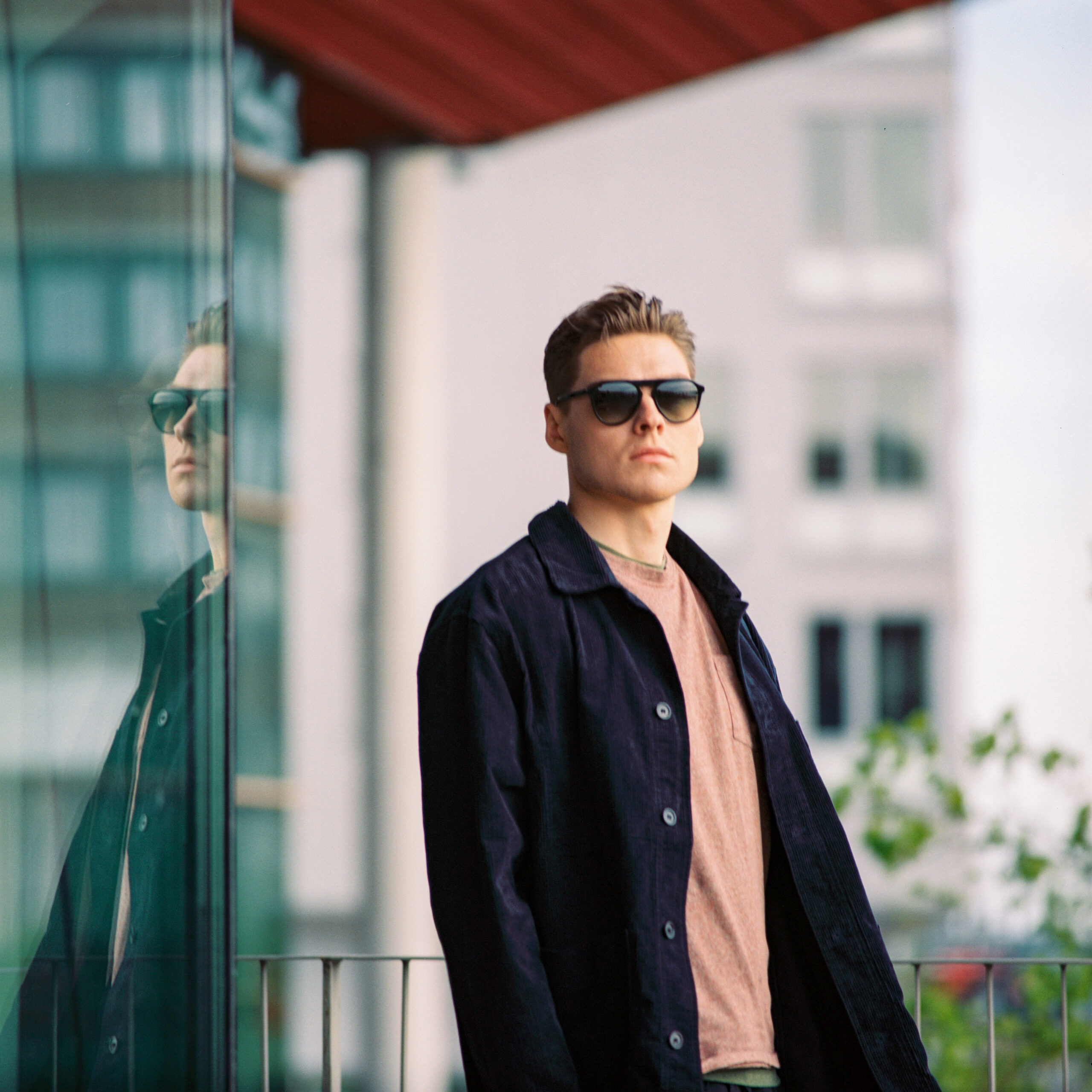 Man wearing Akenberg aviator sunglasses